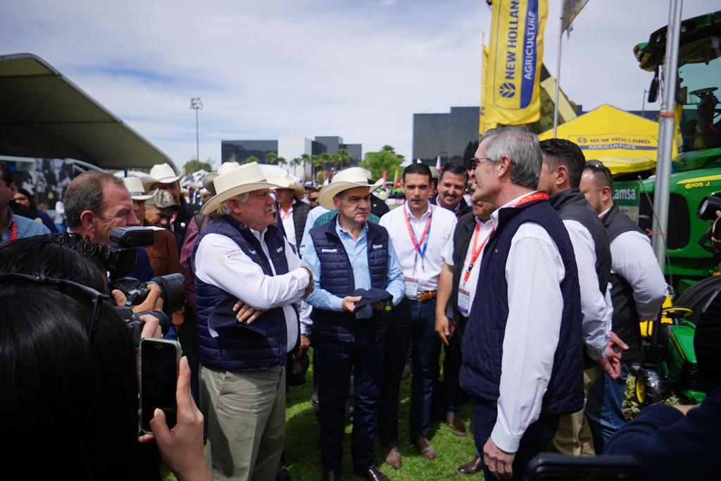 El gobernador Miguel Ángel Riquelme asistió al Encuentro Nacional de Ganaderos, Lecheros y Productores Agropecuarios.
