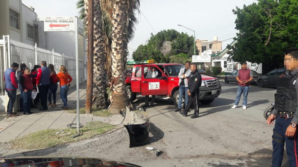 Ambas unidades impactaron una camioneta Ford Ranger de color rojo, misma que circulaban por la calle Felipe Ángeles y no respetó la señal de alto.

(EL SIGLO DE TORREÓN)