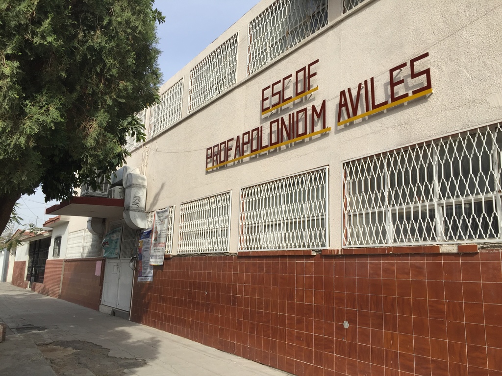 Madres de familia manifestaron su inconformidad ante el proyecto de la Facultad de Medicina.