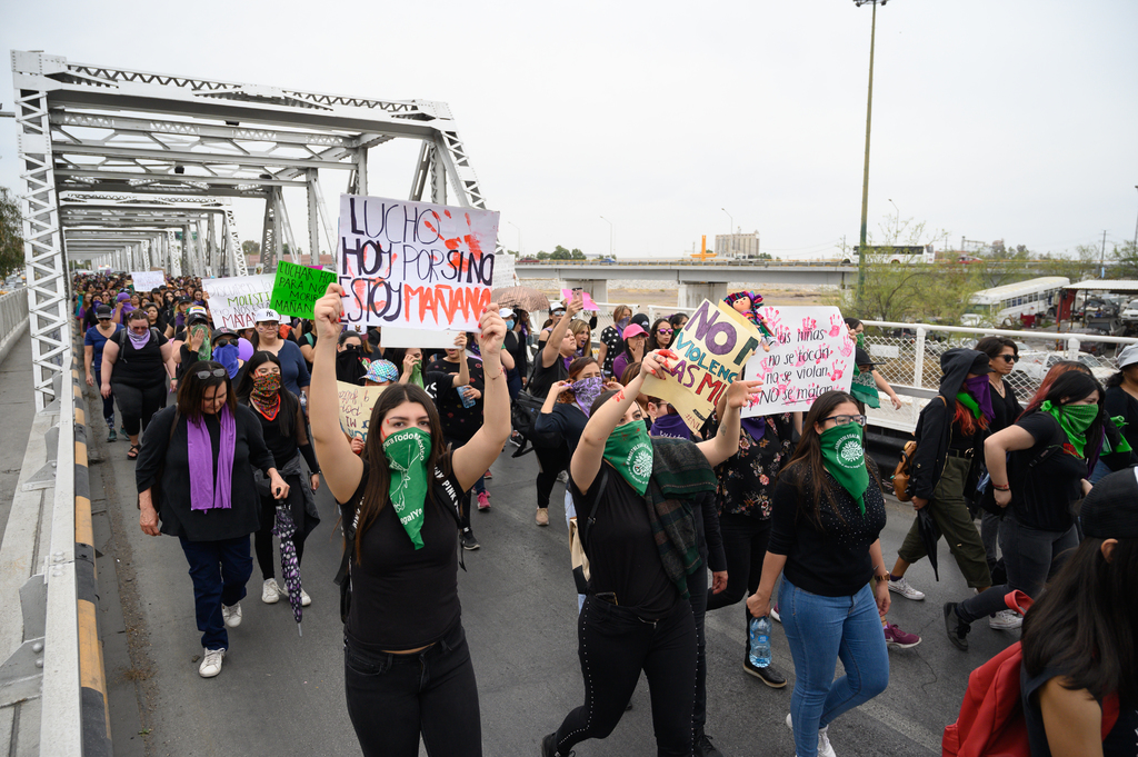 Conforme avanzaba el contingente, más mujeres se sumaron a la marcha, hasta llegar a reunir a más de 2,400 asistentes. (JORGE MARTÍNEZ)