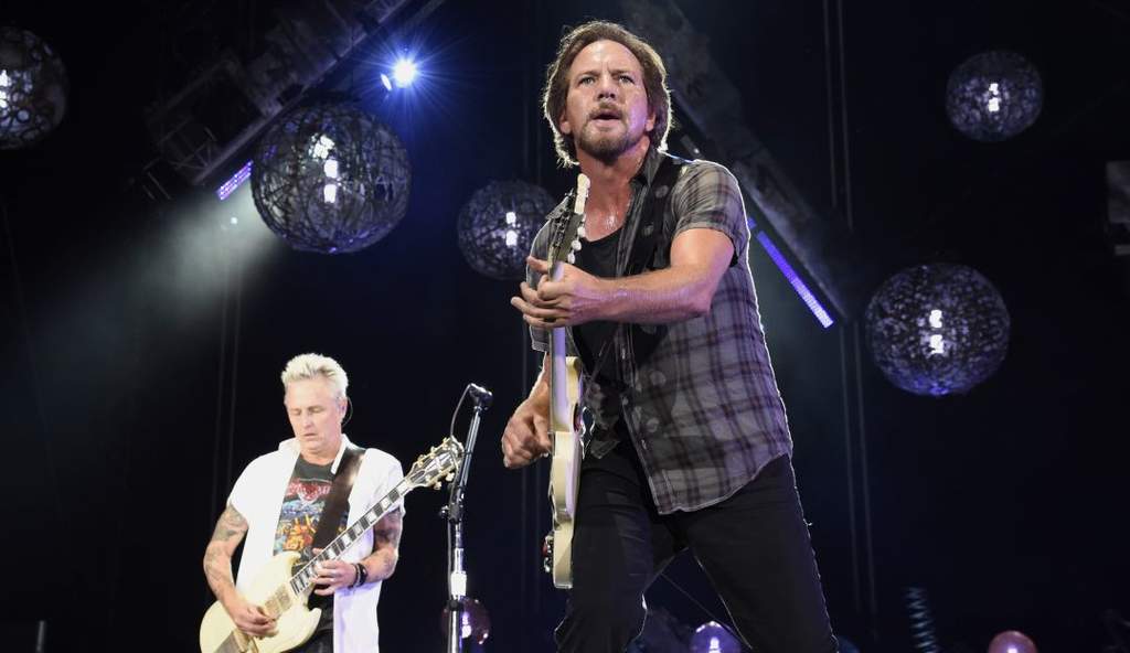 La agrupación Pearl Jam anunció, por medio de Twitter, que pospondrá la primera etapa de su gira por Estados Unidos y Canadá, y criticó al gobierno de Donald Trump en su accionar durante la propagación del coronavirus. (ESPECIAL)
