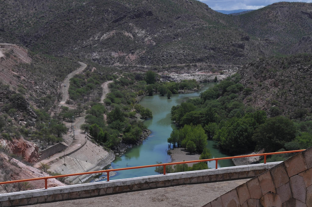 Con la apertura de las compuertas de la presa Lázaro Cárdenas, esta medianoche, arranca el riego de presiembra o aniego. (ARCHIVO)