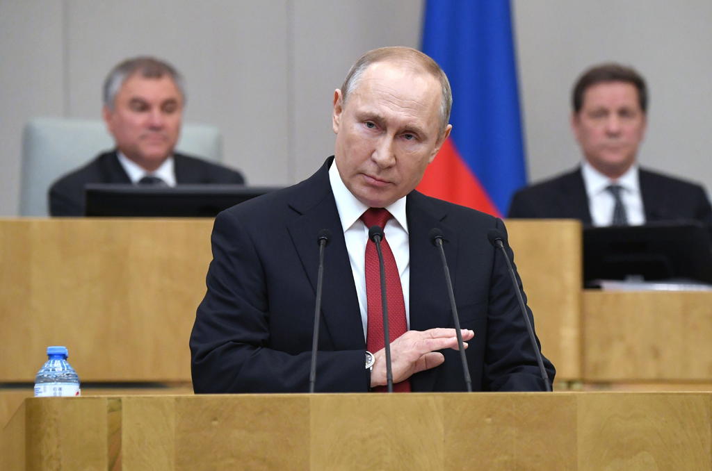 La Cámara baja rusa aprobó esta tarde una enmienda que elimina las restricciones al número de términos que pueda ejercer un presidente en el poder, lo que dará permiso a Vladimir Putin a buscar un nuevo mandato bajo este cargo. (EFE) 