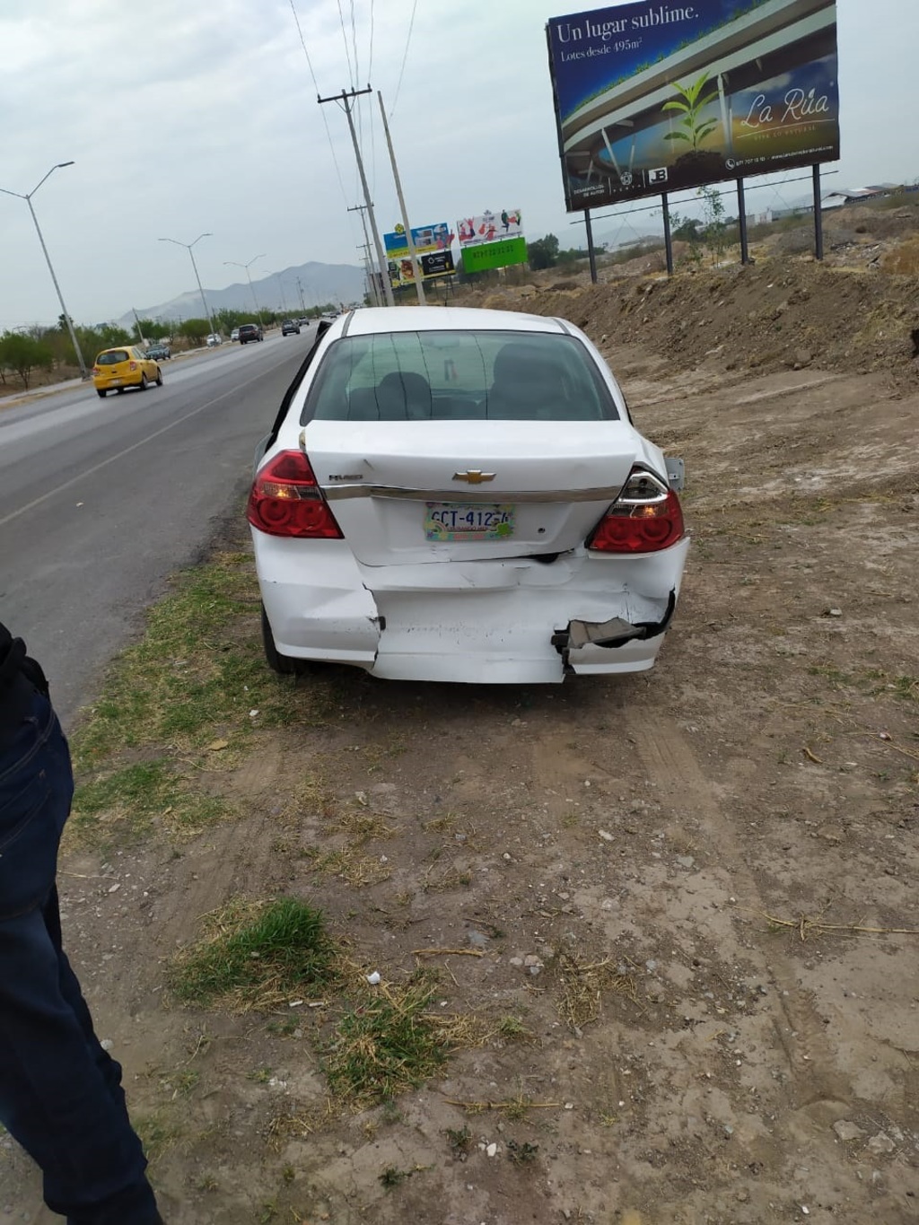 Joven conductora sufre aparatoso accidente en la Torreón-San Pedro; el responsable huyó del lugar. (EL SIGLO DE TORREÓN)