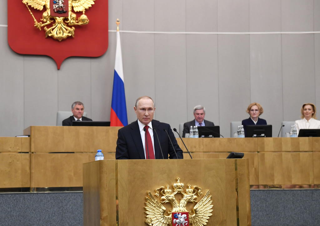 El parlamento ruso aprobó el miércoles una amplia reforma constitucional en su tercera y última lectura. La medida permitirá al presidente, Vladimir Putin, permanecer en el poder otros 12 años cuando termine su mandato actual en 2024. (EFE)