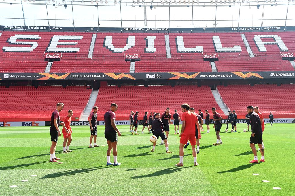 El Sevilla entrenó ayer a puerta cerrada, pero no jugará hoy frente a la Roma en la Liga de Europa. (EFE)