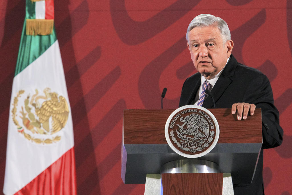 Al salir de la reunión con los padres y madres de familia de los menores, López Obrador declaró que 'había sido una buena reunión' y que el director del Instituto Mexicano del Seguro Social (IMSS), Zoé Robledo, les informaría. (ARCHIVO)

