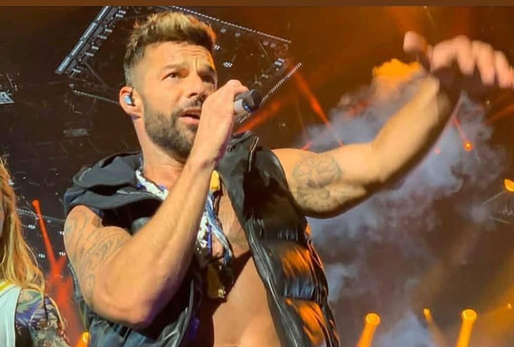 Luego de que el cantante puertorriqueño Ricky Martin suspendió este viernes las actividades de promoción relacionadas con su Movimiento Tour, a causa de la pandemia del coronavirus, el boricua decidió cancelar también su concierto programado para esta noche en Monterrey. (INSTAGRAM)