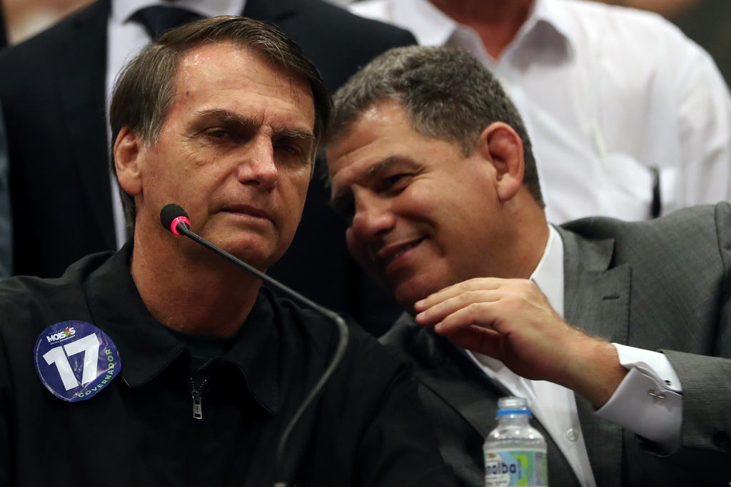Bebianno (d) fue coordinador de la campaña presidencial de 2018 del ahora presidente Jair Bolsonaro (i). (ARCHIVO) 