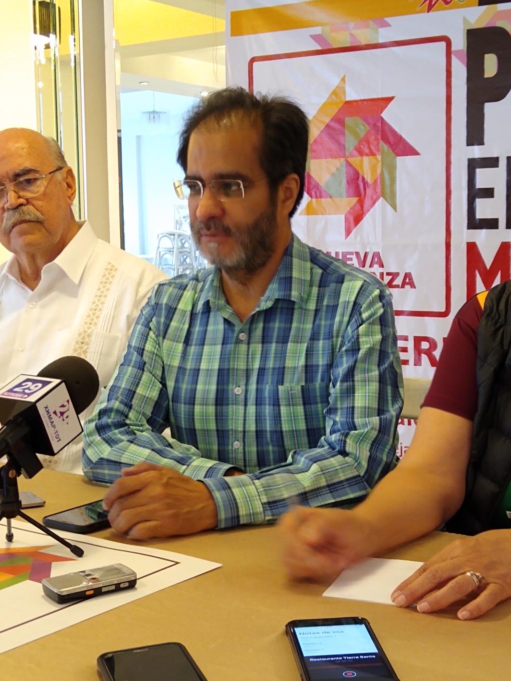 Bejarano Martínez presentó a los precandidatos a diputados locales que postulará para que sean los abanderados de Morena. (EL SIGLO COAHUILA)