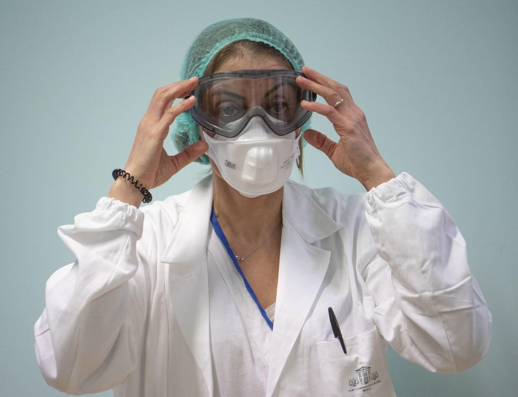 El Gobierno italiano busca urgentemente mascarillas para la protección del personal sanitario que combate la pandemia del coronavirus. (ARCHIVO) 