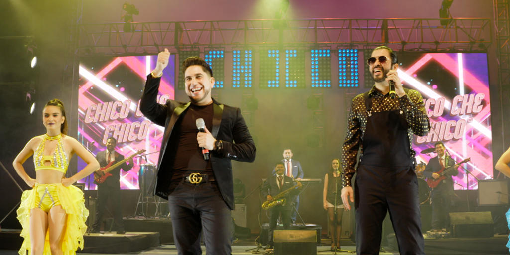 Con el El Bebeto canta Yo no bailo con Juana. (CORTESÍA)