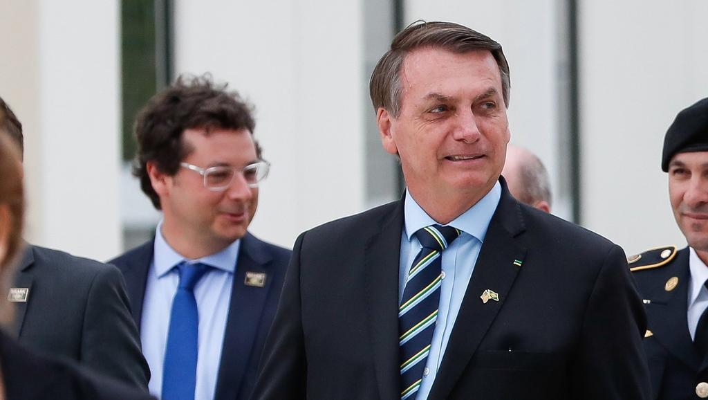  El presidente brasileño, Jair Bolsonaro, se sometió este martes a un segundo examen para detectar el coronavirus, una prueba que fue recomendada por los médicos pese a que un primer análisis que le realizaron la semana pasada dio negativo. (ARCHIVO)