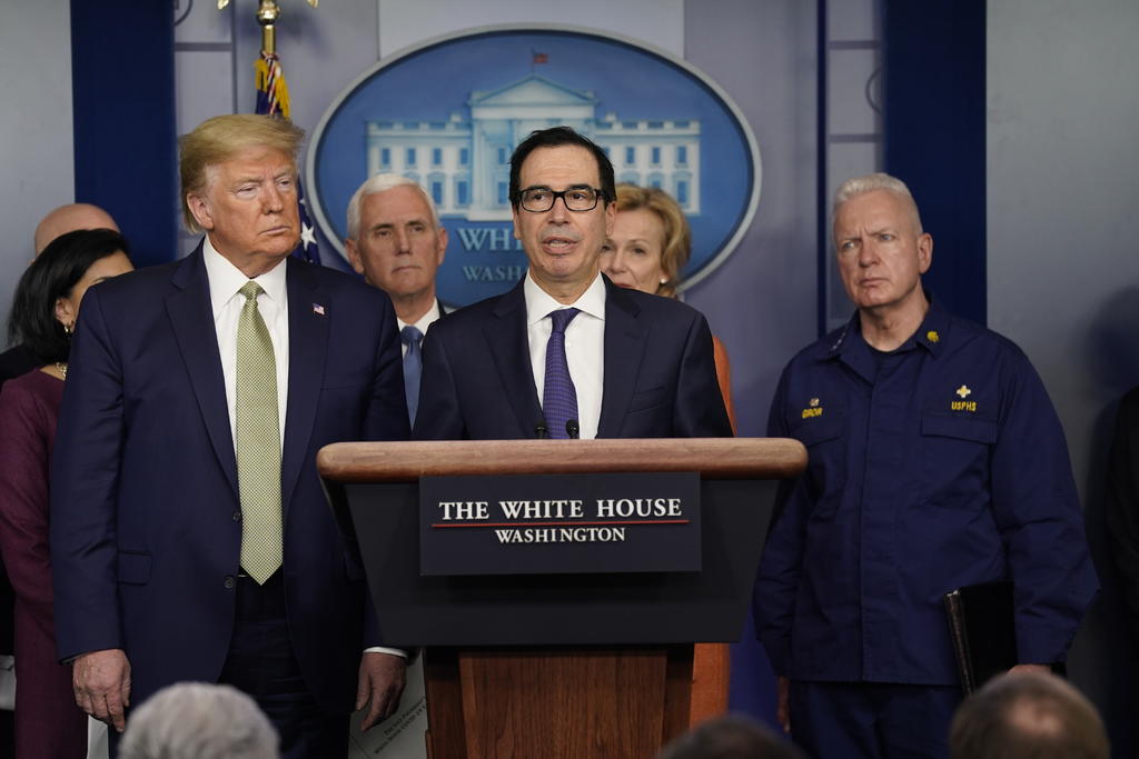  El presidente Donald Trump se dedicará el martes a responder al impacto devastador de la pandemia de coronavirus sobre la economía estadounidense en reuniones con directivos del sector turístico y conferencias telefónicas con los sectores de restaurantes, minoristas y proveedores. (AP)