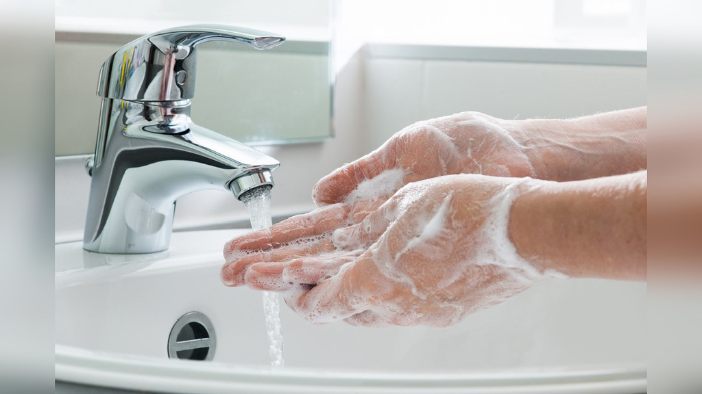 La recomendación es lavar las manos con frecuencia.