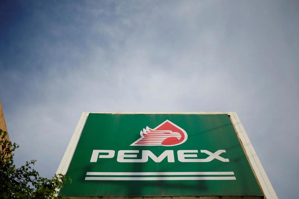 De acuerdo con los datos de Petróleos Mexicanos (Pemex) esto representa un avance de 3.16 dólares en relación con los 14.54 dólares por barril de la sesión del miércoles. (ESPECIAL)

