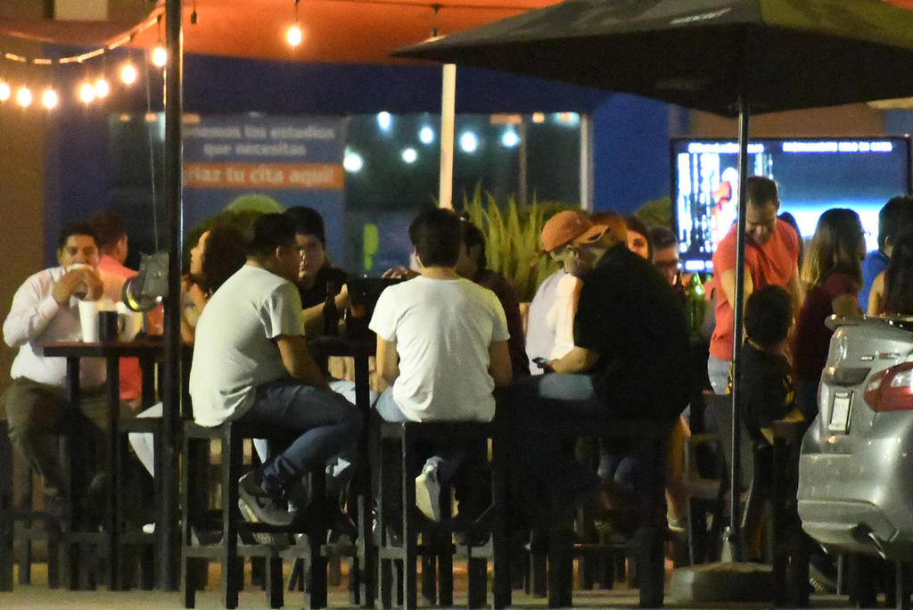 El director de Protección Civil, José Miguel Martínez Mejía señaló que se permitirá la operación de los restaurantes y restaurantes bares pero con ciertas restricciones, como por ejemplo que no haya más de diez personas en estos espacios.
(ARCHIVO)