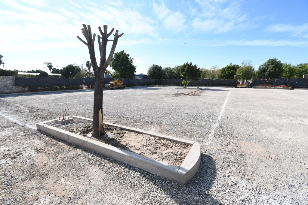 Habrá 60 cajones más de estacionamiento en la Unidad Deportiva de Torreón; las obras se terminarán en las próximas semanas.