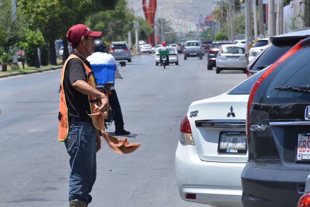 Los franeleros dijeron que ellos no se protegen con nada, ya que no ven la necesidad de hacerlo. (EL SIGLO DE TORREÓN)