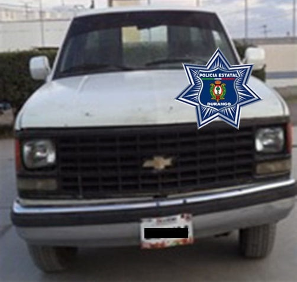 La camioneta fue recuperada por el personal de la Policía Estatal en el fraccionamiento San Antonio de la ciudad de Gómez Palacio. (EL SIGLO DE TORREÓN)