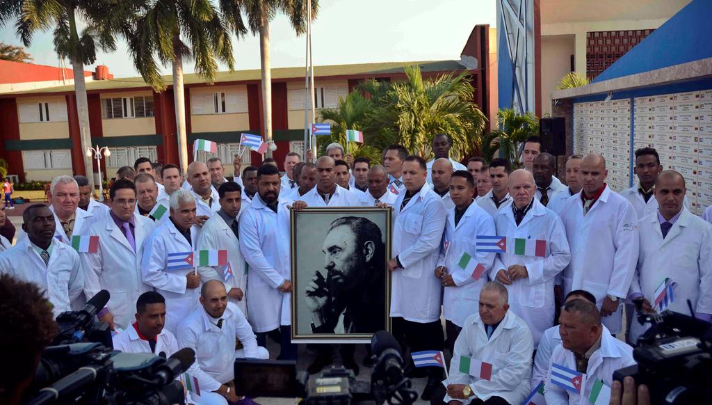 Una delegación con más de 50 médicos y enfermeros cubanos ha llegado hoy a Italia para ayudar en la gestión de la emergencia del coronavirus, que ha dejado más de 5,400 fallecidos en el país, según el último balance oficial. (EFE)