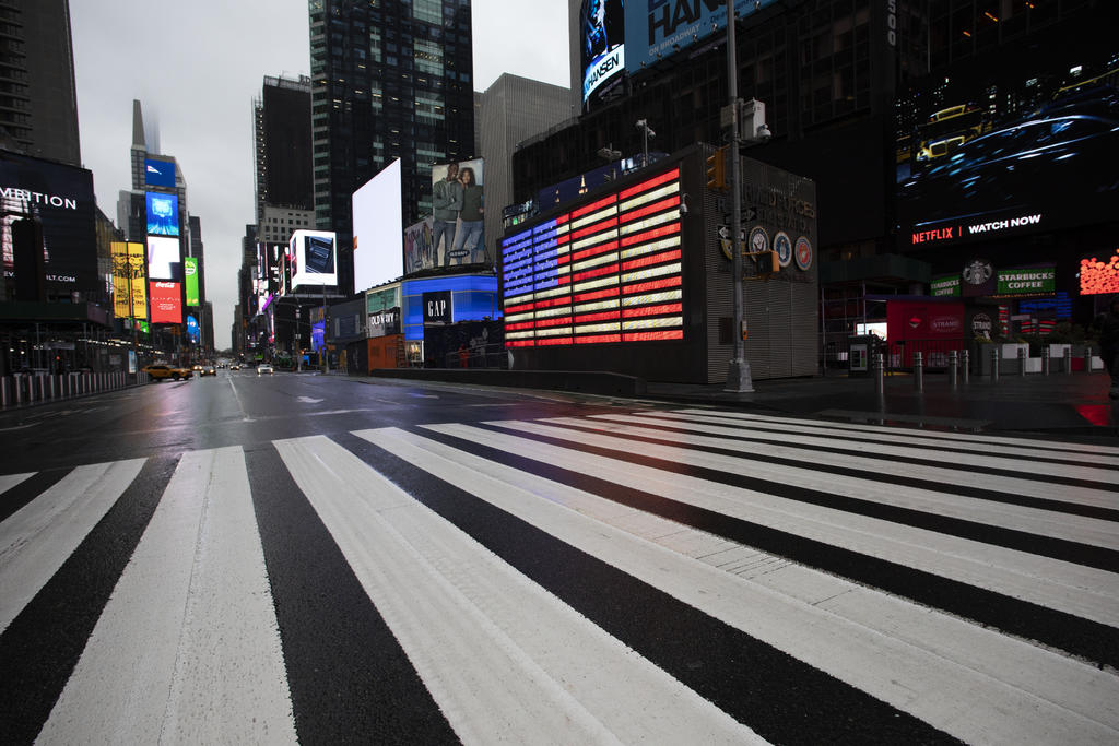 Las calles lucen vacías en Nueva York. (AP)