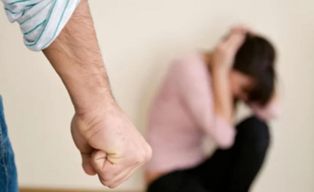 Las autoridades deben de estar más alertas a las posibles denuncias que se hagan de violencia doméstica. (EL UNIVERSAL)