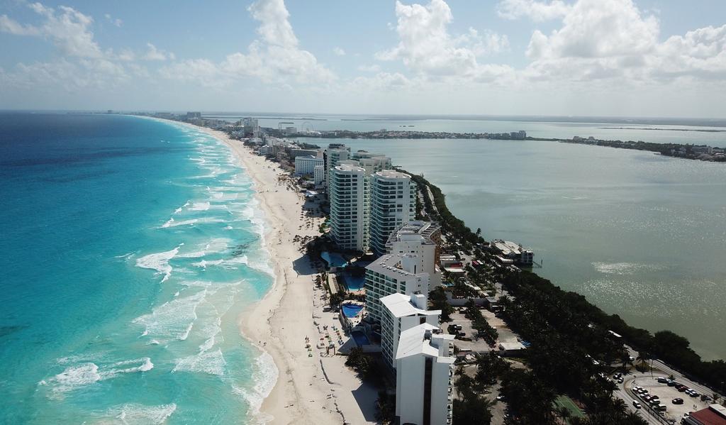 En cifras, la ocupación hotelera de Cancún llegó al 20.6 por ciento en su zona turística y al 30 por ciento en la ciudad, el 22 de marzo. (ARCHIVO)