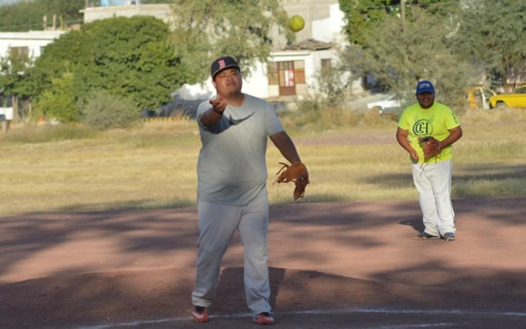 Se puso en marcha una nueva temporada en la tradicional Liga de Softbol Lento de Ciudad Lerdo. (ARCHIVO)