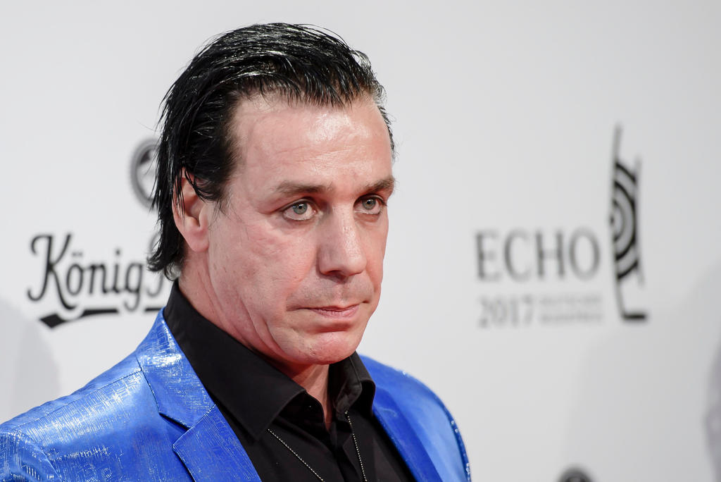 Lindemann, de 57 años, regresó el pasado 15 de marzo a Alemania tras actuar en solitario en Rusia y poco después solicitó atención médica al sufrir fiebre alta.
(ARCHIVO)