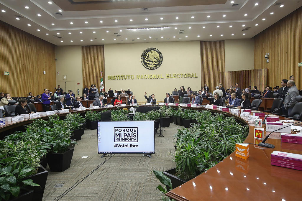 El Consejo General del Instituto Nacional Electoral (INE) aprobó la celebración de sesiones ordinarias o extraordinarias, en el marco de las medidas sanitarias implementadas en México para evitar la propagación de la enfermedad del coronavirus. (ARCHIVO)