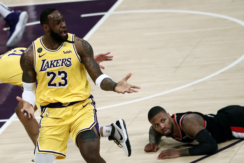 El astro de los Lakers reprueba que se considere regresar a la acción sin tener tiempo para tomar ritmo de competencia en la NBA. (ARCHIVO) 