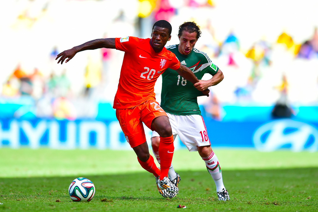 El holandés reconoció el nivel del mediocampista mexicano, que destacó en ese partido en Brasil.