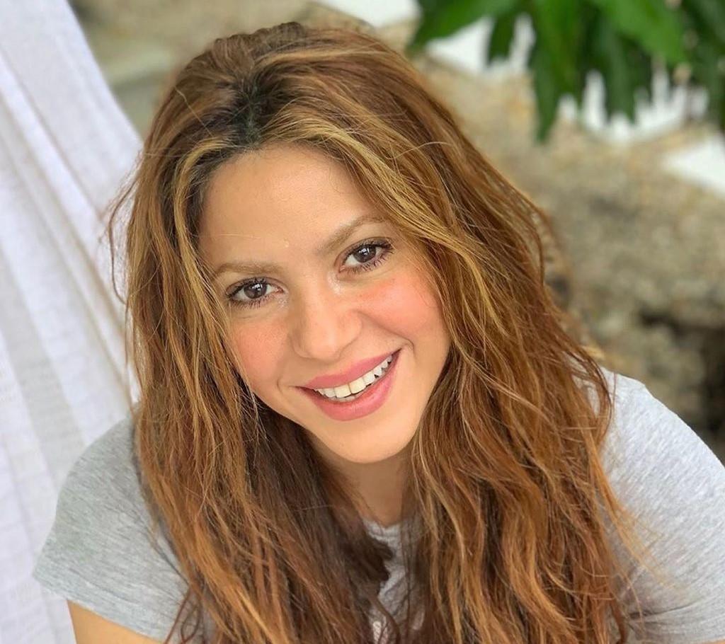 No pierde el tiempo. Mientras se encuentra en casa, la cantante colombiana, Shakira, toma clases en línea.