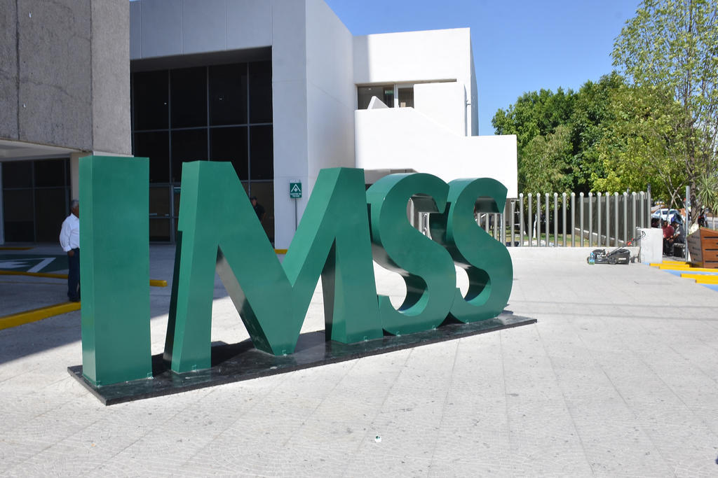 El Instituto Mexicano del Seguro Social (IMSS) lanzó la convocatoria para contratar personal médico y hacer frente a la contingencia sanitaria por COVID-19. (ARCHIVO)