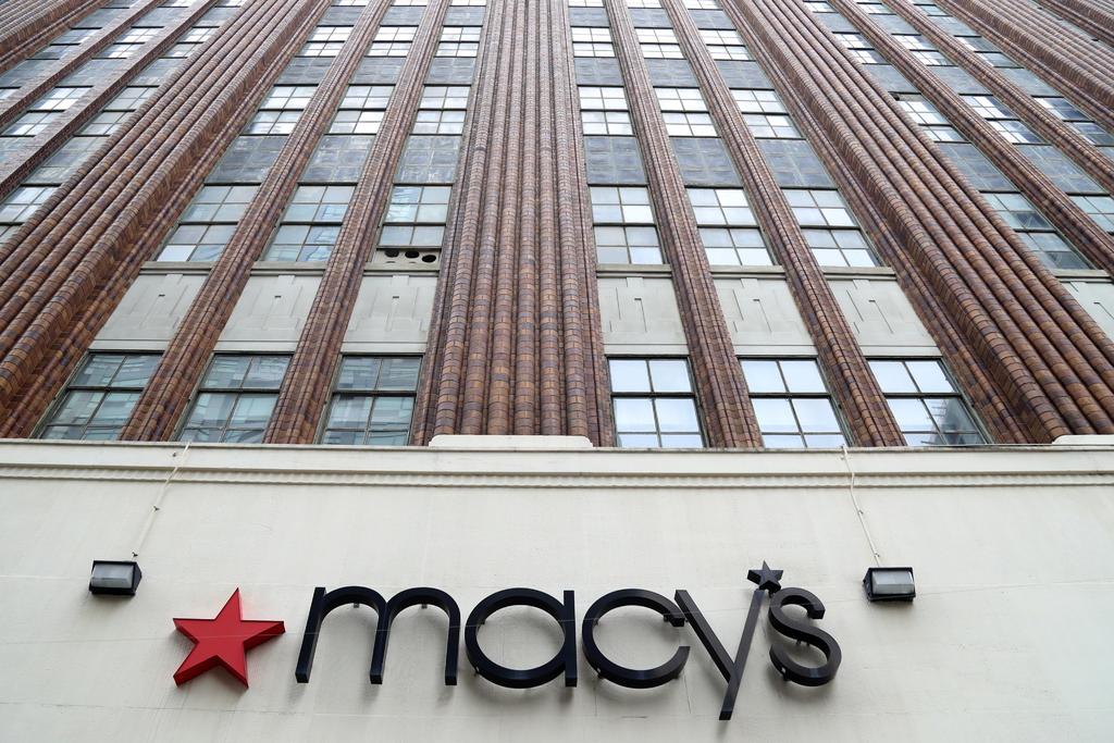 Macy's suspenderá sin paga a la mayoría de sus 130,000 empleados, en momentos en que sus tiendas están cerradas por el coronavirus. (ARCHIVO) 