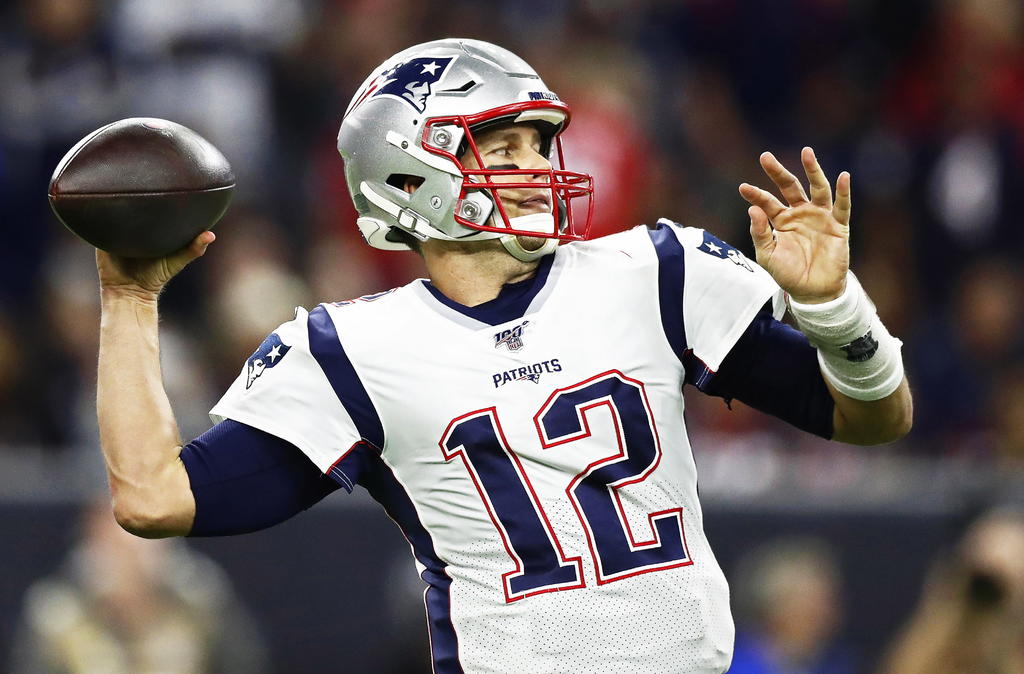 Brady se mantendrá usando el mismo número que ha portado en toda su carrera en la NFL, la cual ya se extiende a más de 20 temporadas. (ARCHIVO)
