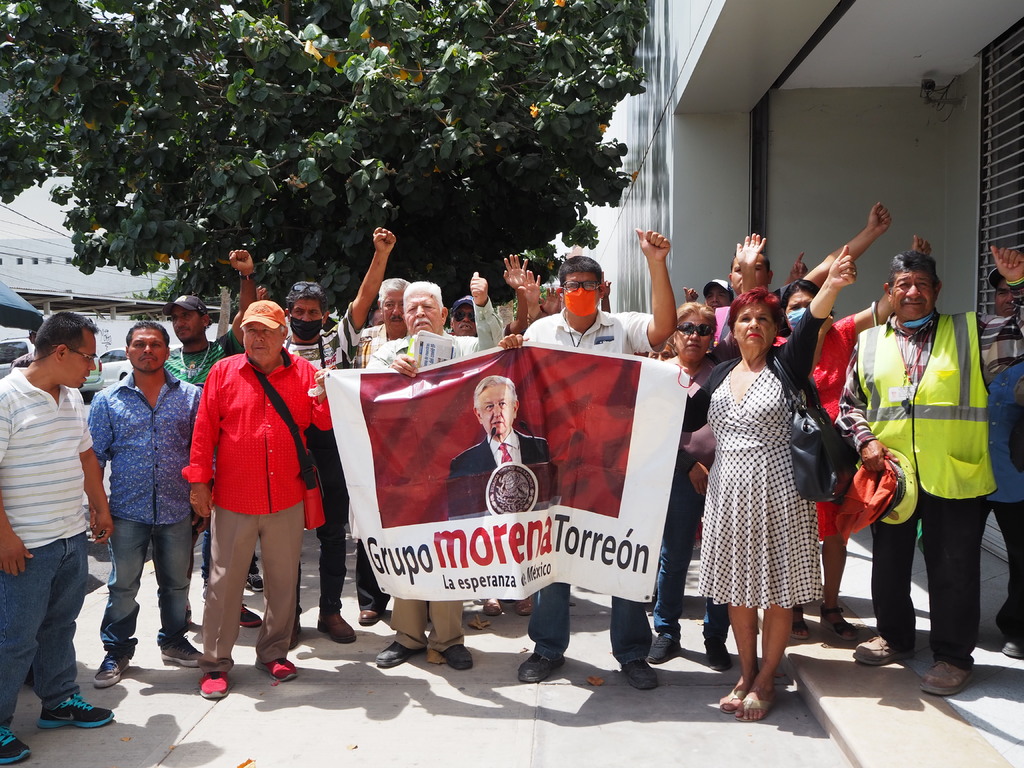 Morenistas se manifestaron en contra de funcionarios federales. (EL SIGLO DE TORREÓN)