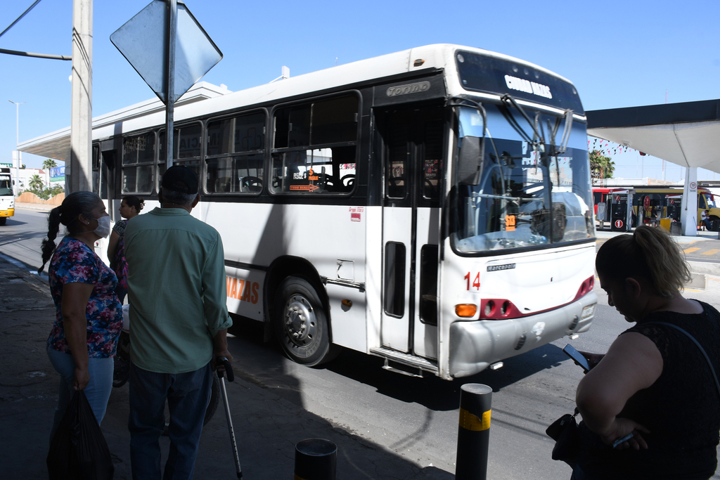 Desde que el Consejo Estatal de Salud de Coahuila ordenó el resguardo sanitario ante el COVID-19, el pasado 18 de marzo, el aforo en el transporte público de Torreón cayó hasta un 52 por ciento, según lo informó la Dirección de Movilidad Urbana en Torreón. (FERNANDO COMPEÁN)