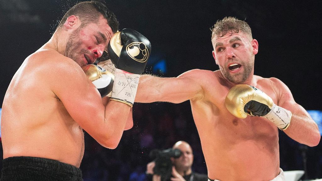 La licencia del boxeador británico fue suspendida debido a que la Junta de Control del Boxeo Británico consideró esto como una mala conducta, por lo que su pelea ante Saúl 'Canelo' Álvarez podría peligrar. (ARCHIVO)