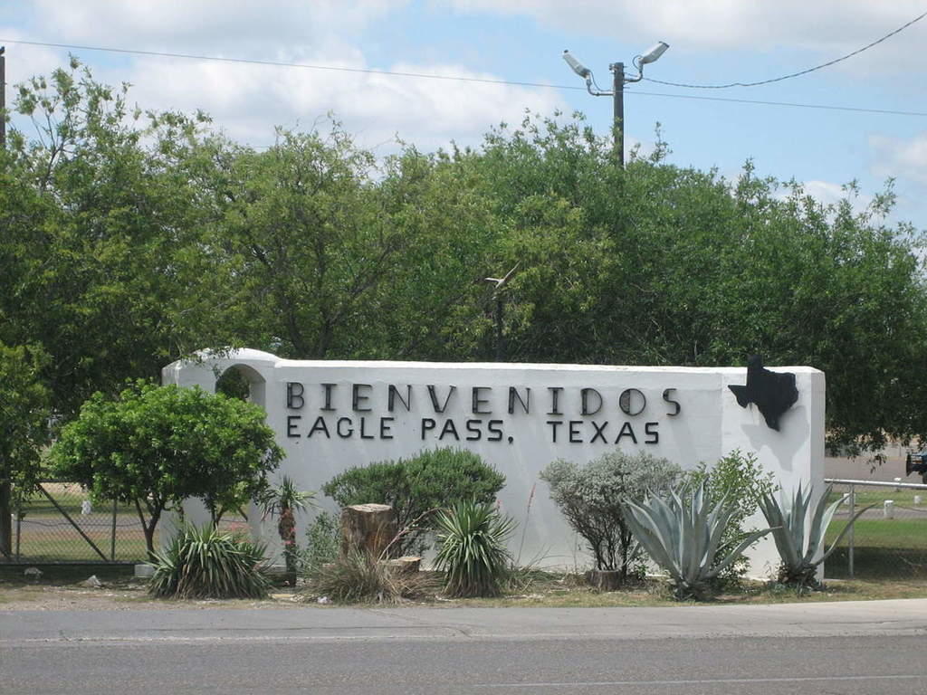 Autoridades de la ciudad de Eagle Pass en Texas, dieron a conocer que la cifra de casos positivos de coronavirus aumentó a tres, los cuales se mantienen aislados y han presentado síntomas leves. (ARCHIVO)