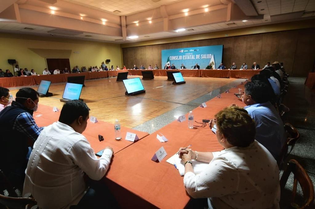 En reunión extraordinaria del Consejo Estatal de Salud, el gobernador Miguel Ángel Riquelme dictó nuevas medidas, como la entrega de recursos para obras, alimentos e insumos. (TWITTER)