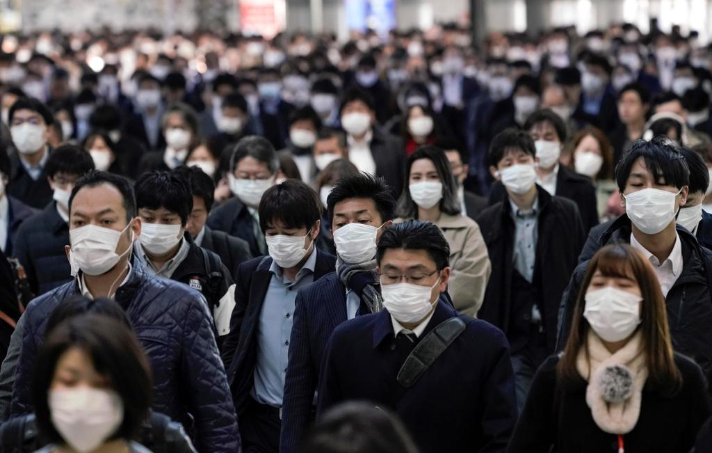 Japón es uno de los países asiáticos más afectados por el coronavirus. Con 3 mil 654 infectados, su capital, Tokio, ha solicitado el estado de emergencia al mandatario Shinzo Abe, como también lo han hecho las autoridades sanitarias. (EFE)