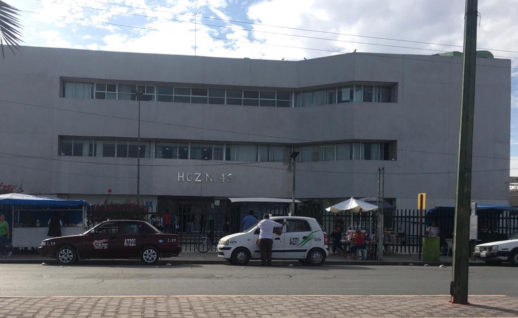 El hombre lesionado fue trasladado a las instalaciones de la Clínica 46 del Instituto Mexicano del Seguro Social (IMSS). (EL SIGLO DE TORREÓN)