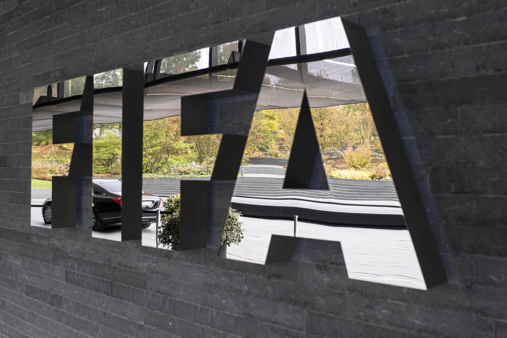FIFA mostró su apoyo a todas las investigaciones ante presuntos actos delictivos en relación con las competiciones de fútbol nacionales o internacionales. (ARCHIVO)