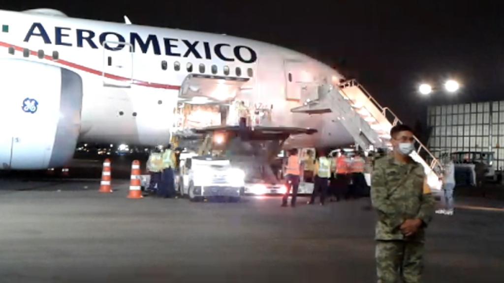  Este martes llegó a las 21:04 el que fuera el hangar presidencial del Aeropuerto Internacional de la Ciudad de México (AICM) el avión denominado Misioneros de Paz, el cual transportó desde Shanghái insumos médicos para hacer frente al COVID-19. (ESPECIAL)