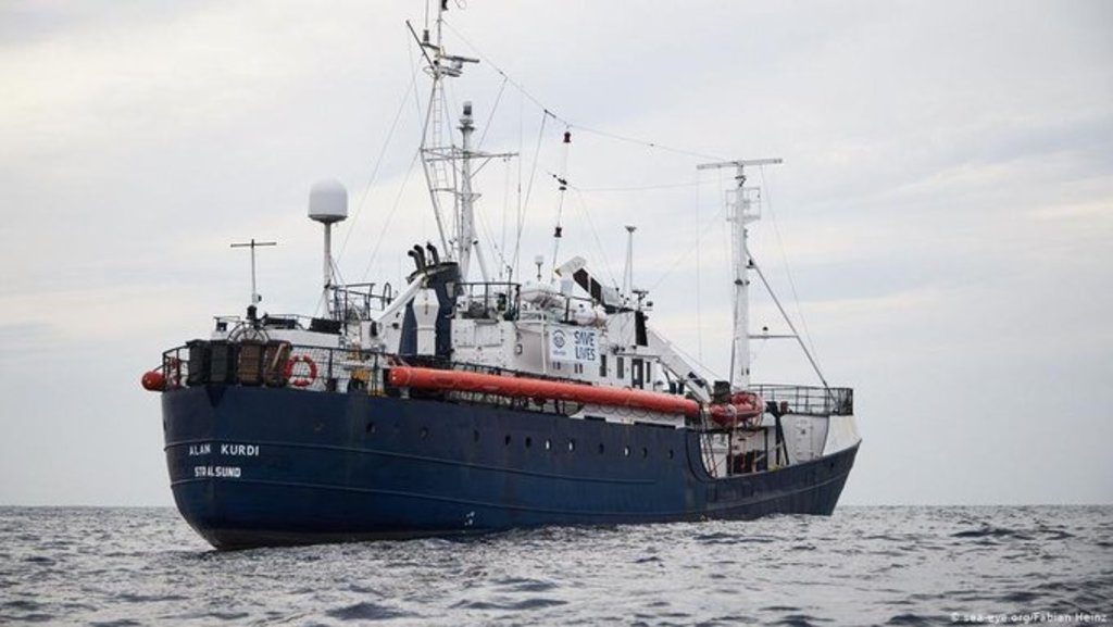 En el primer rescate, que se produjo este lunes, se rescataron 68 personas a bordo de un bote. (ARCHIVO) 