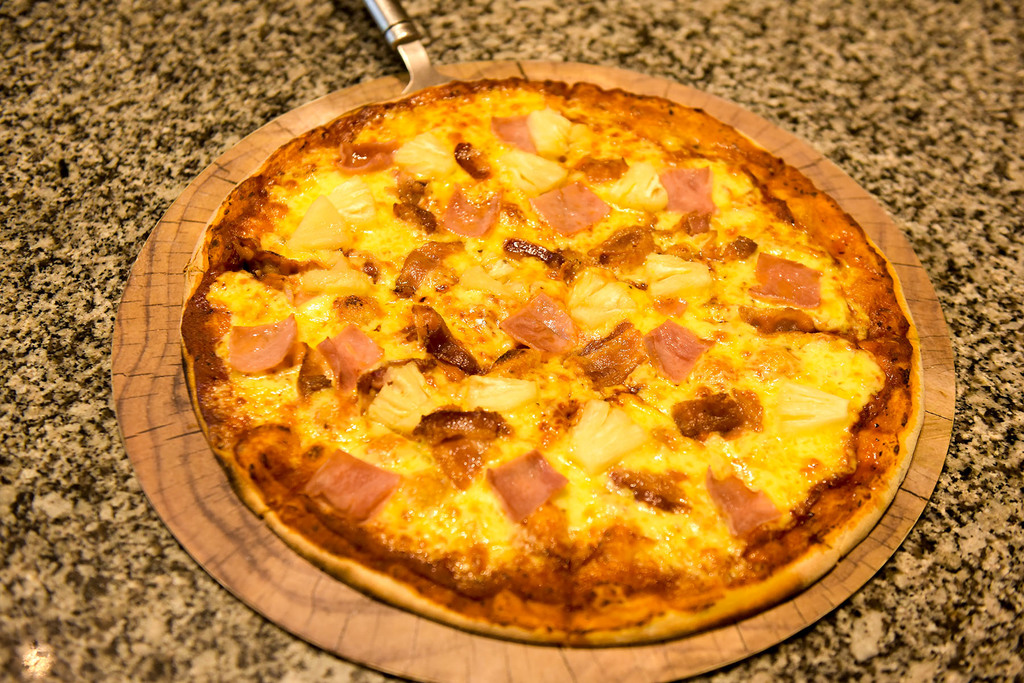 RESULTADO. Tras cocinarse, aparecerá una pizza bien tostada y lista para su consumo. (EL SIGLO DE TORREÓN / Erick Sotomayor)
