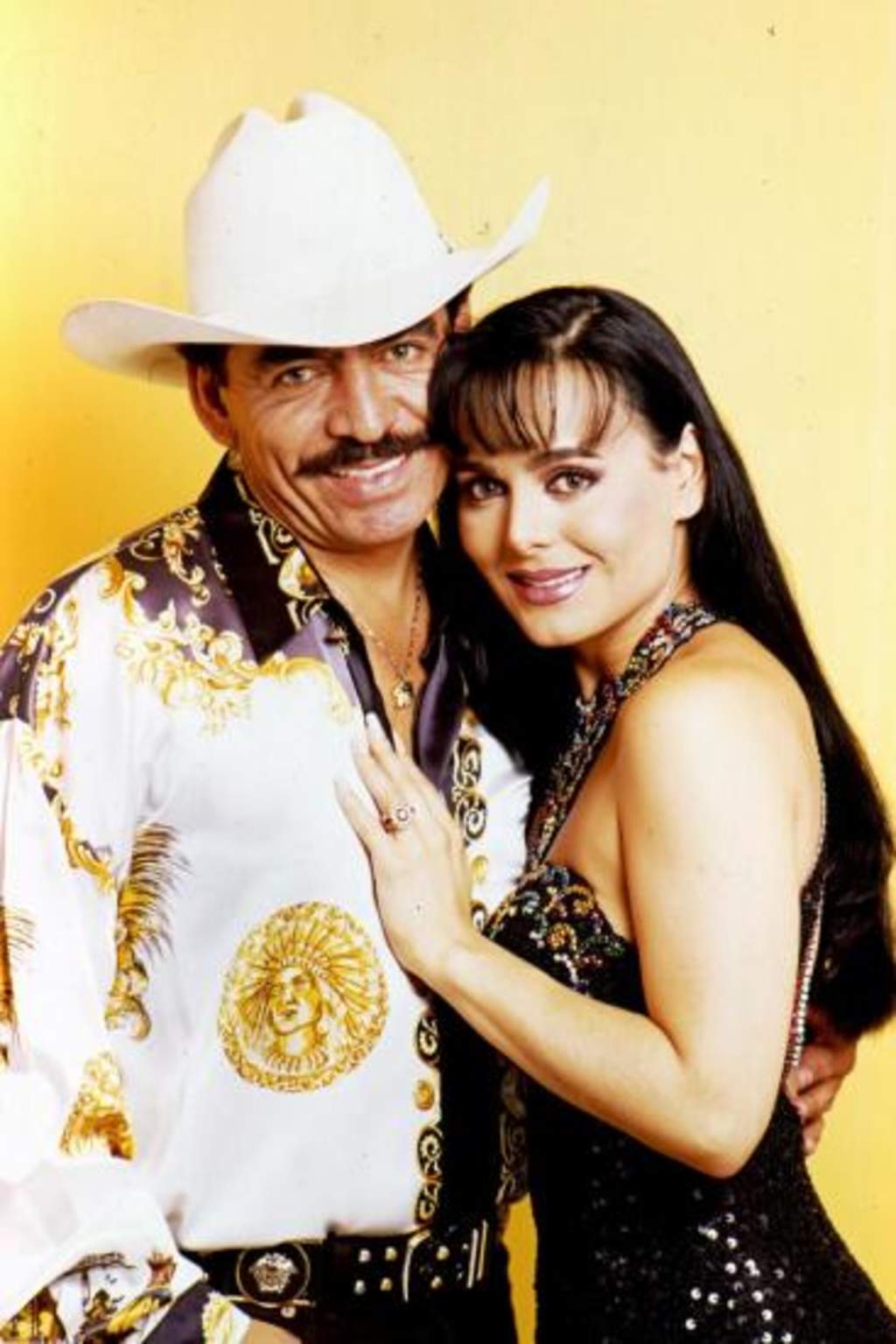 Se divorcian. La pareja contrajo matrimonio en 1992, pero el compositor mexicano la engañó con la actriz Arleth Terán tiempo después. (ESPECIAL)