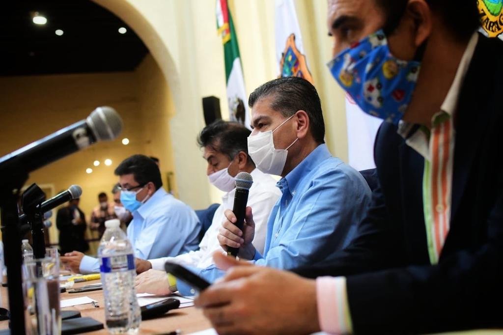 El Gobernador de Coahuila, Miguel Ángel Riquelme Solís, reveló este viernes que de los 155 casos positivos de haber contraído COVID-19, al menos 77 son personal médico que se contagiaron luchando contra esta pandemia. (TWITTER)